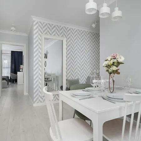 Family With Large Balcony And 2 Parking Spaces By Renters * 브로츠와프