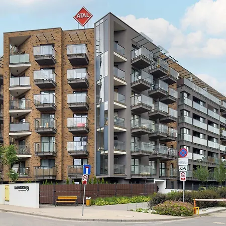 Family With Large Balcony And 2 Parking Spaces By Renters