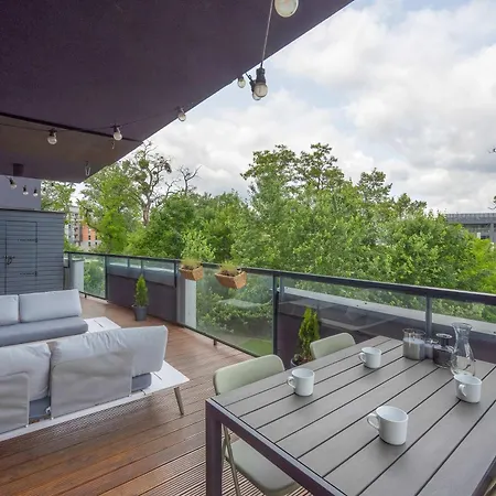 아파트 Family With Large Balcony And 2 Parking Spaces By Renters 브로츠와프