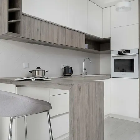 Family With Large Balcony And 2 Parking Spaces By Renters アパート *