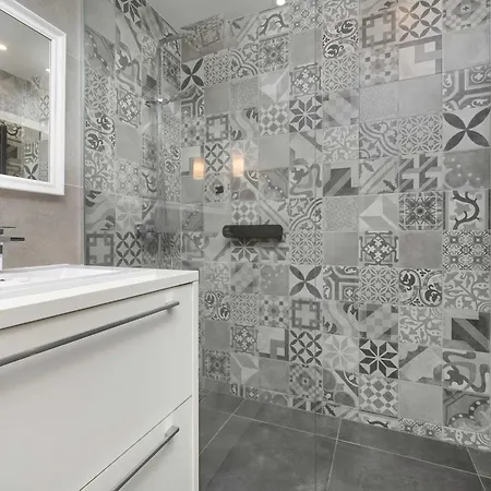 Family With Large Balcony And 2 Parking Spaces By Renters アパート ヴロツワフ