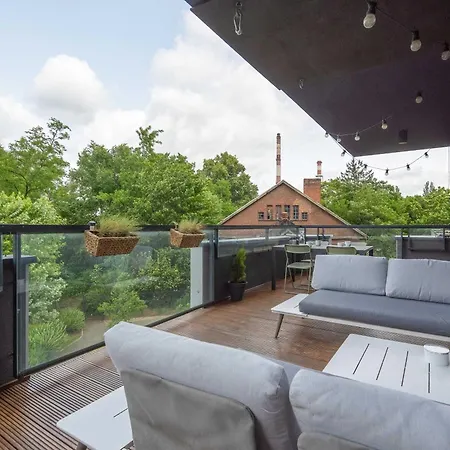 Family With Large Balcony And 2 Parking Spaces By Renters